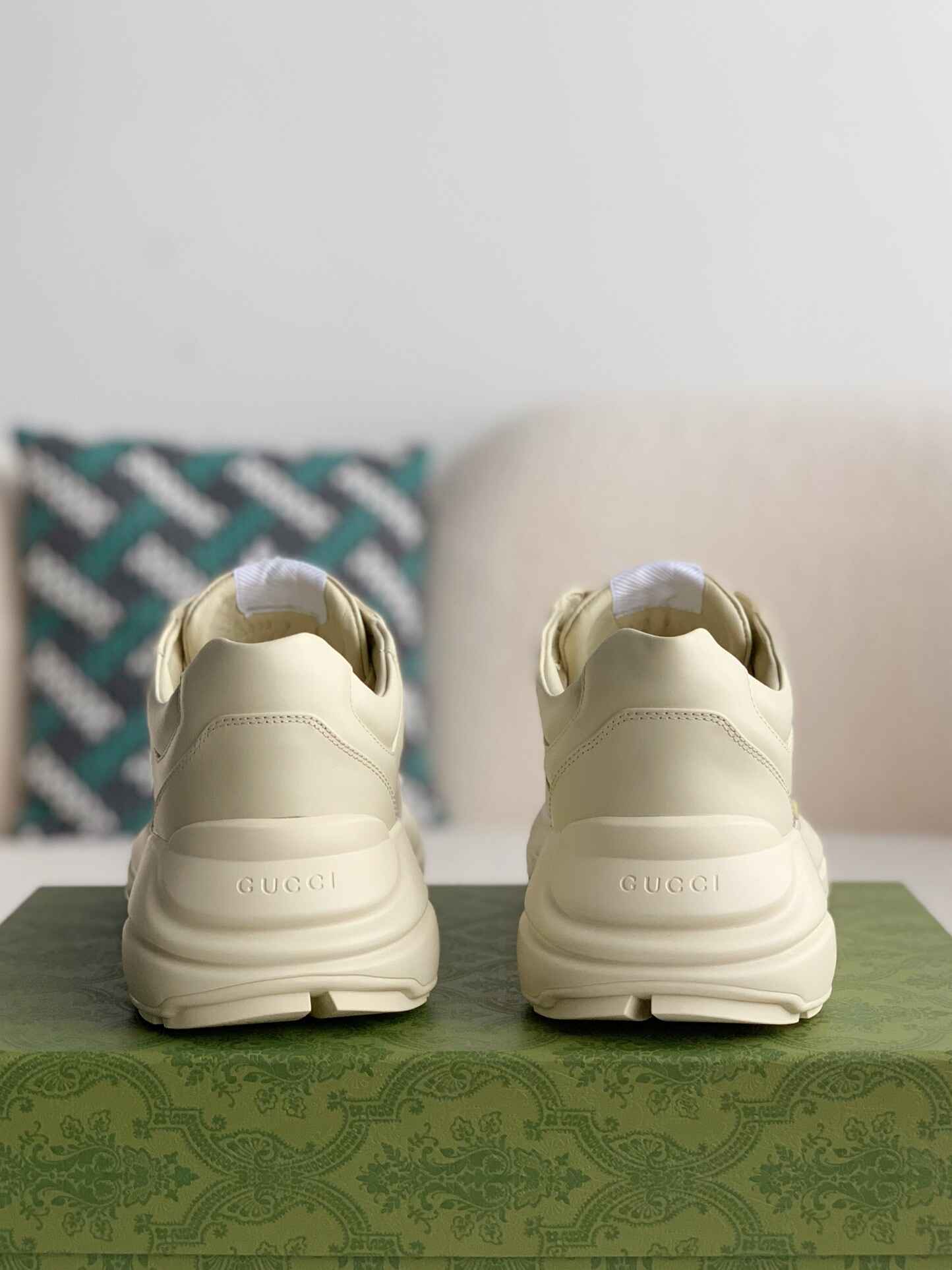 Gucci Rhyton Sneaker – Ivory Leather with Blue Dragon Print