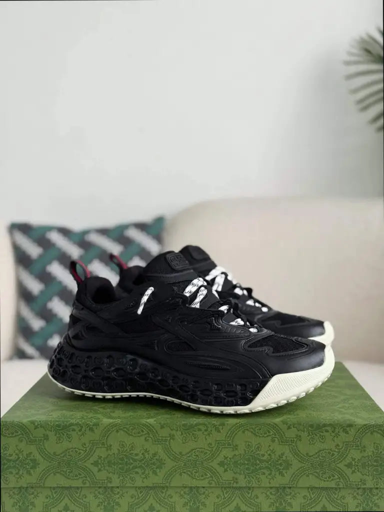 Gucci Run Tech GG Interlocking Logo Black Sneakers Shoes size US 10 Pre Owned Gucci Run Sneaker Black for sale | eBay main image 3