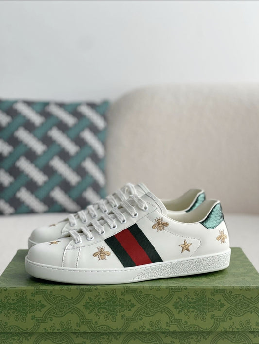 Weiße Sneaker „Star Bee Ace“ von Gucci