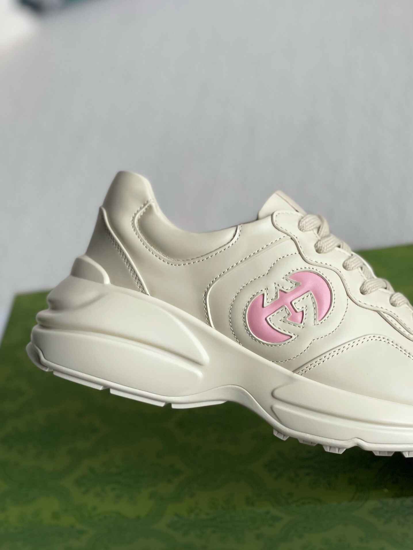 Gucci Trainer Rhyton White Pink Leather Sneakers