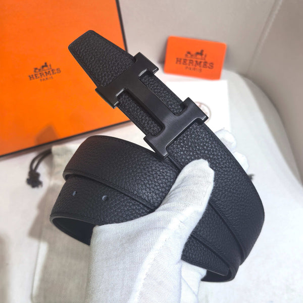 HERMES ブラックレザーベルト 81/32 Hermès All Black Classic Reversible Belt 32 mm - Matte Black PVD