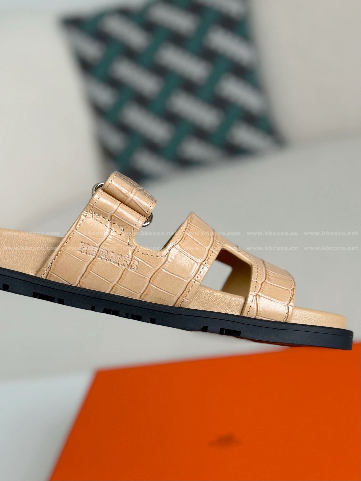 Hermès Beige Perlino Chypre Sandals