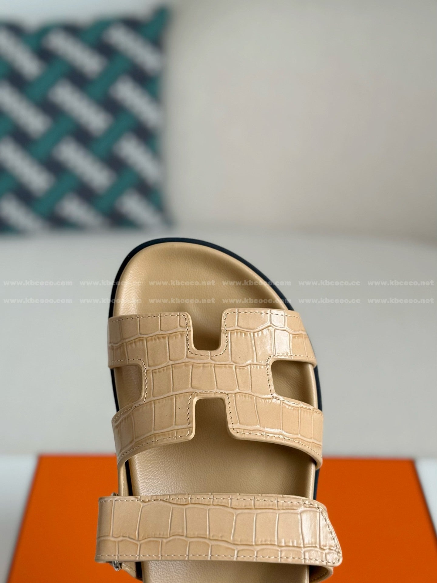 Hermès Beige Perlino Chypre Sandals