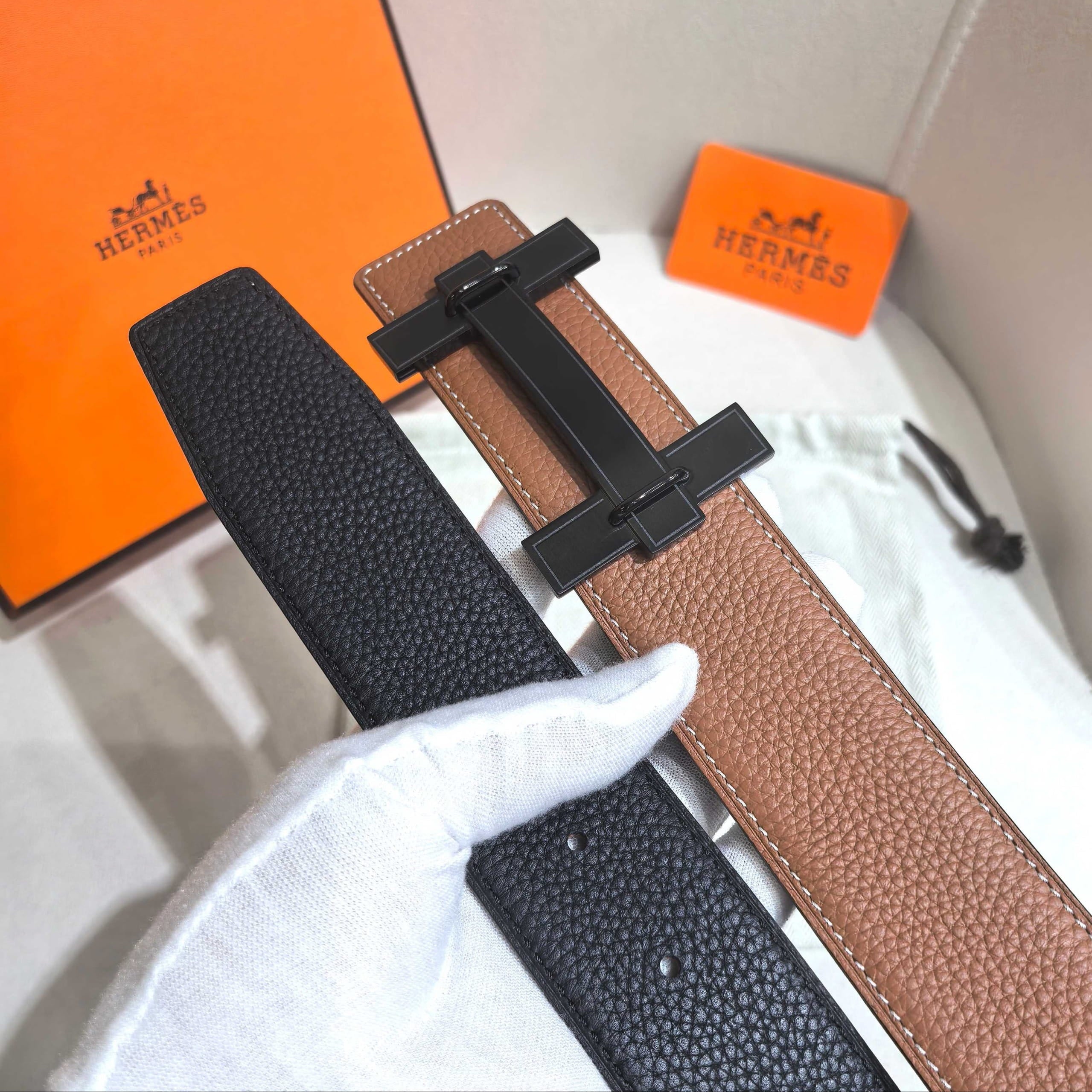 Hermès H au Carre Belt Buckle & Reversible Leather Strap 32 mm