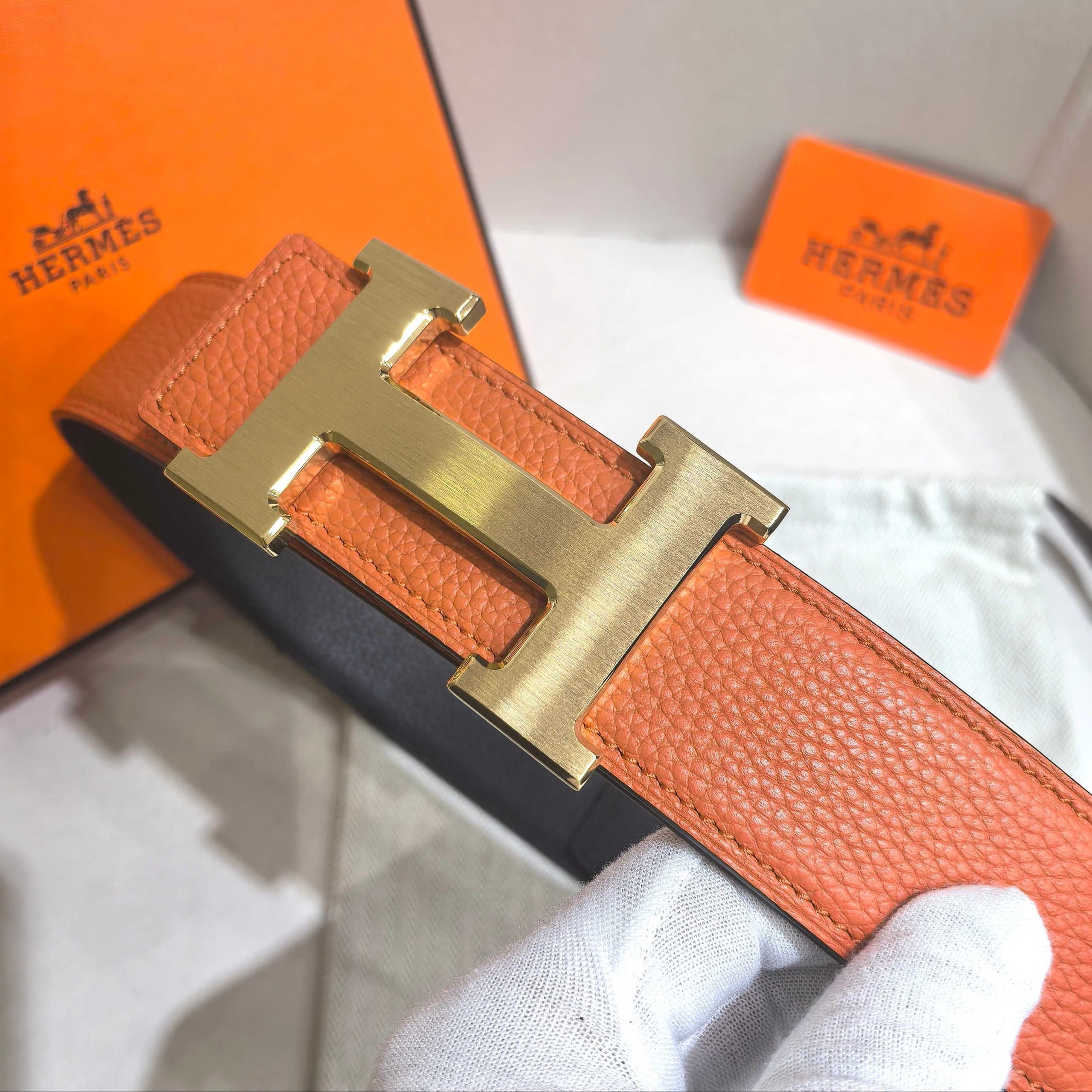 Hermès H au Carre Belt Buckle & Reversible Leather Strap 32 mm