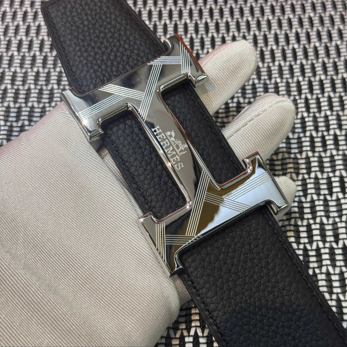 Black Leather Belt with Silver H Buckle Hermès Leather Belt in Black with H Buckle 32mm - Silver  main image 3
