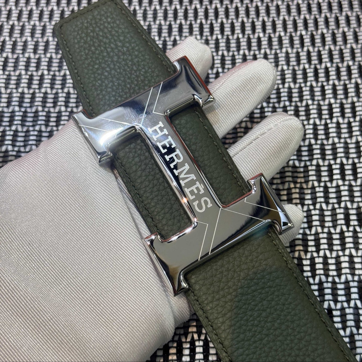 Hermès Leather Belt in Khaki Green with H Buckle 32mm - Silver Guilloché Hardware