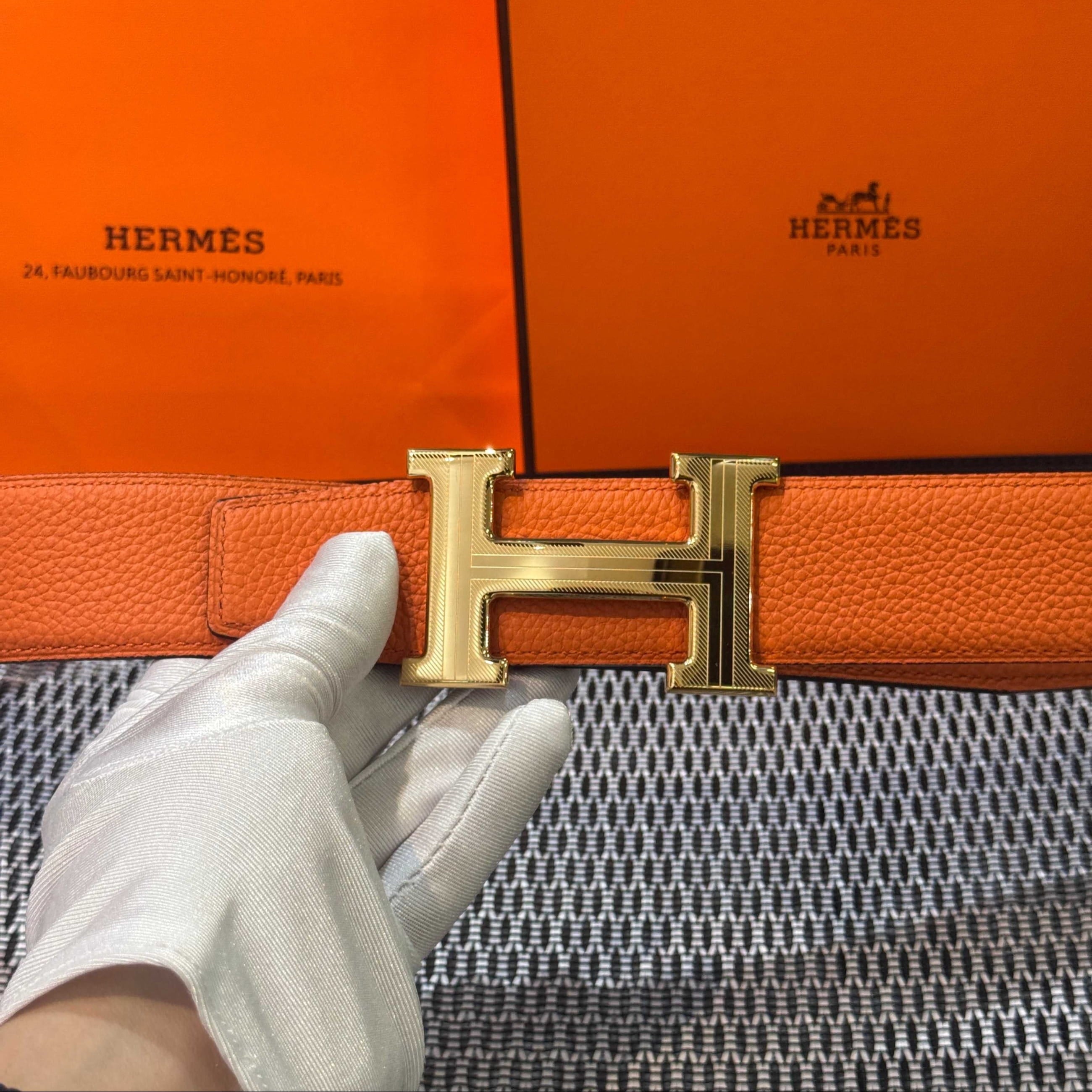 HERMES オレンジ レザー ベルト 75 Hermès Leather Belt in Orange with H Buckle 32mm - Gold Guilloché