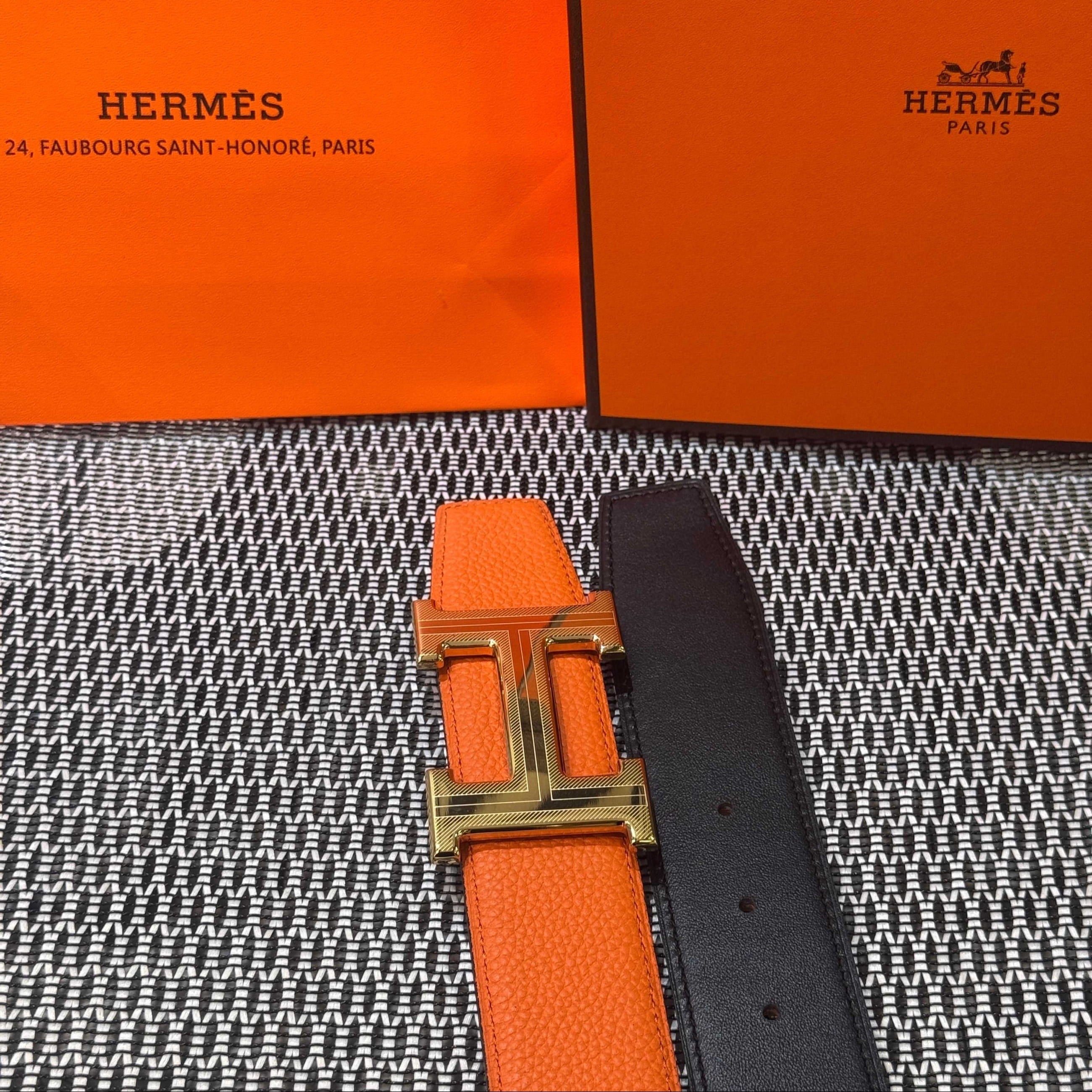 Hermès Leather Belt in Orange with H Buckle 32mm - Gold Guilloché