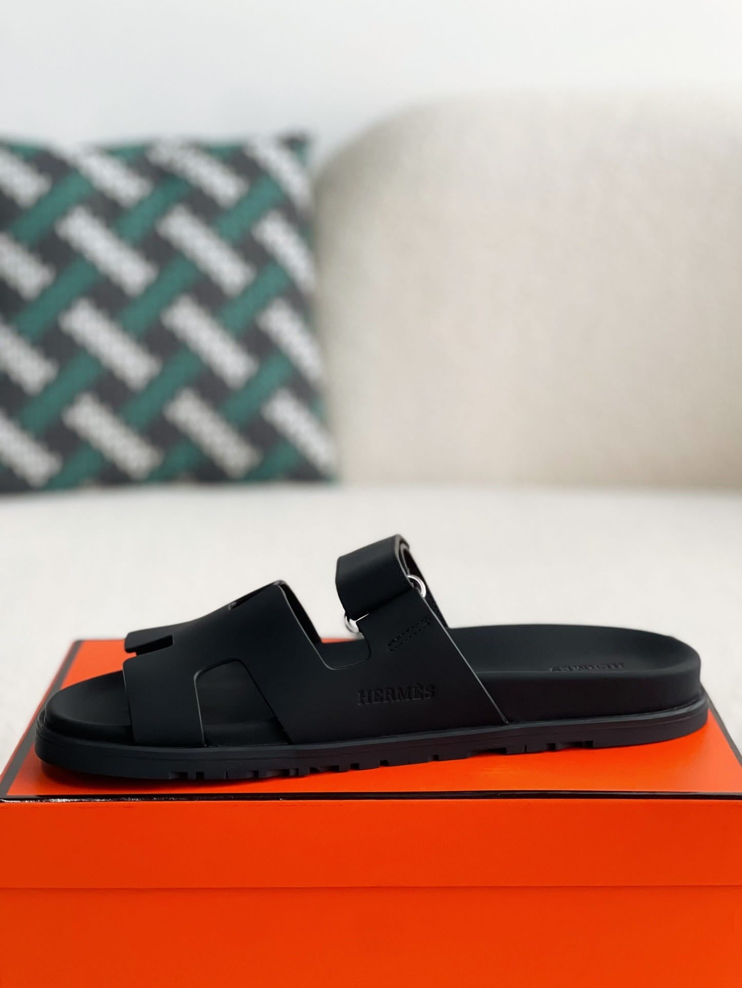 Hermès Techno Black Calfskin Chypre Sandals – HolloShoe