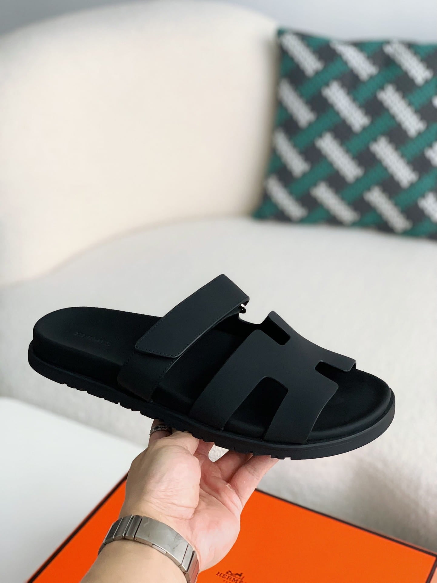 Hermès Techno Black Calfskin Chypre Sandals – HolloShoe