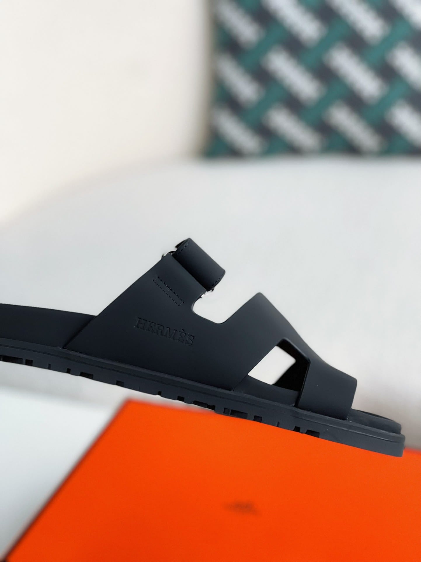 Hermès Techno Black Calfskin Chypre Sandals – HolloShoe
