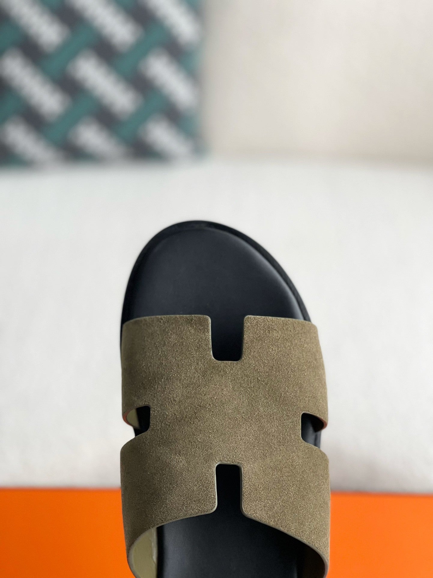 Hermès Vert Toundra Izmir Sandals – HolloShoe