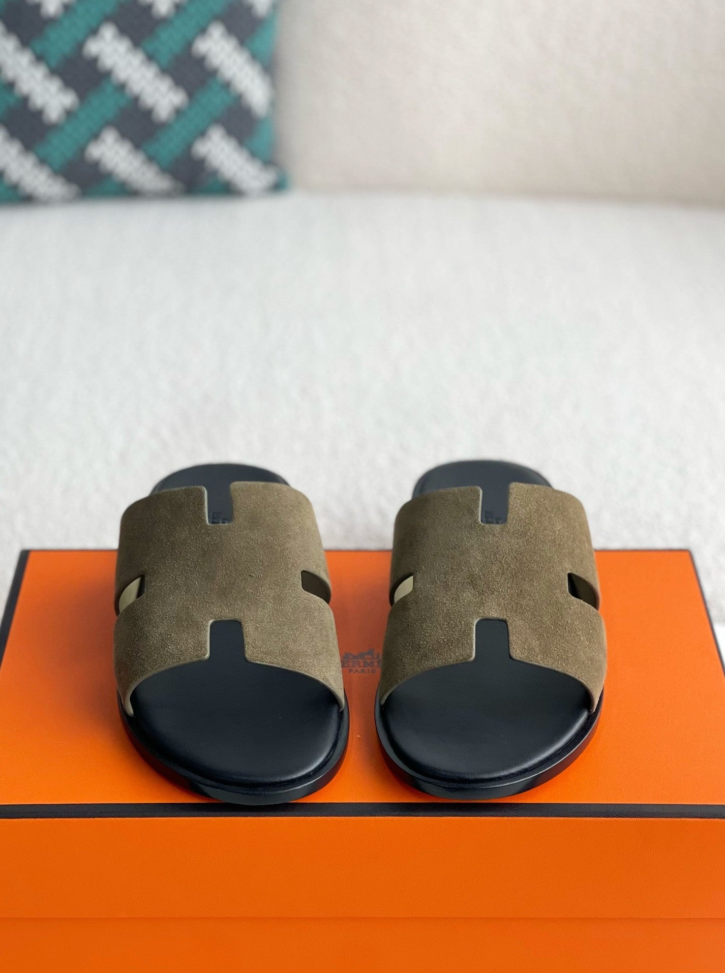 Hermès Vert Toundra Izmir Sandals – HolloShoe