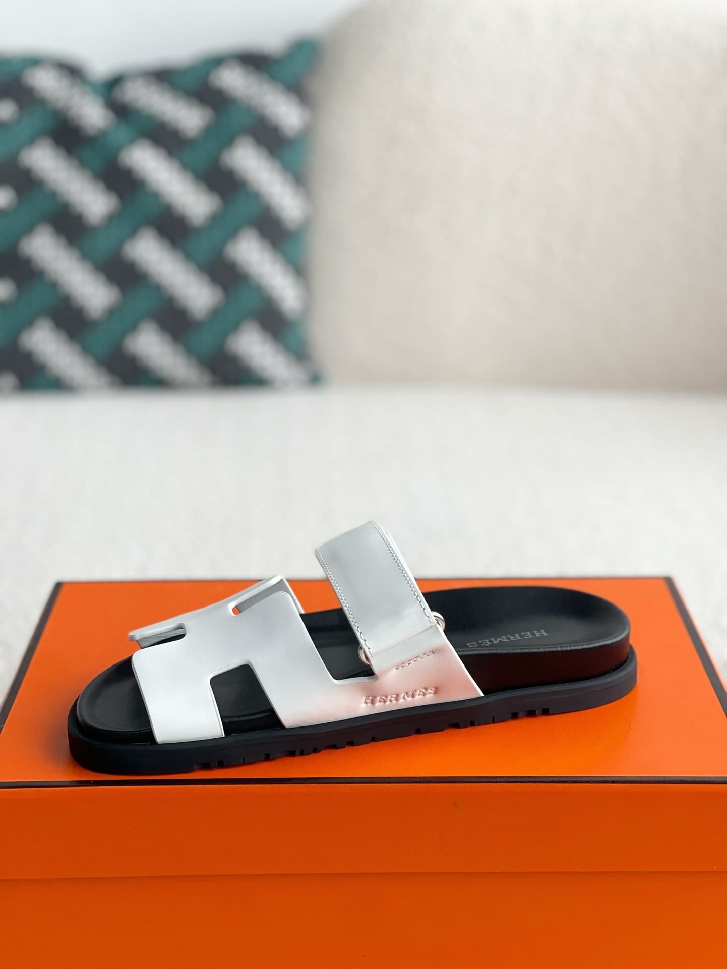 Hermès White Calfskin Women's Chypre Sandals – Hollo Shoe