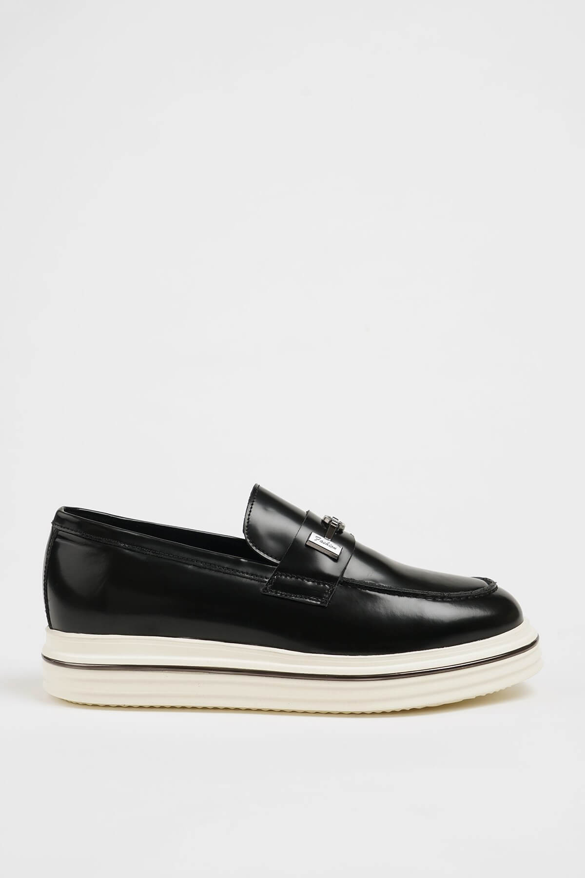 HolloShoe Black Leather Slip-On Loafer with Horsebit Detailing – side profile with a sleek silhouette and polished finish, and a distinctive silver-toned horsebit detail.