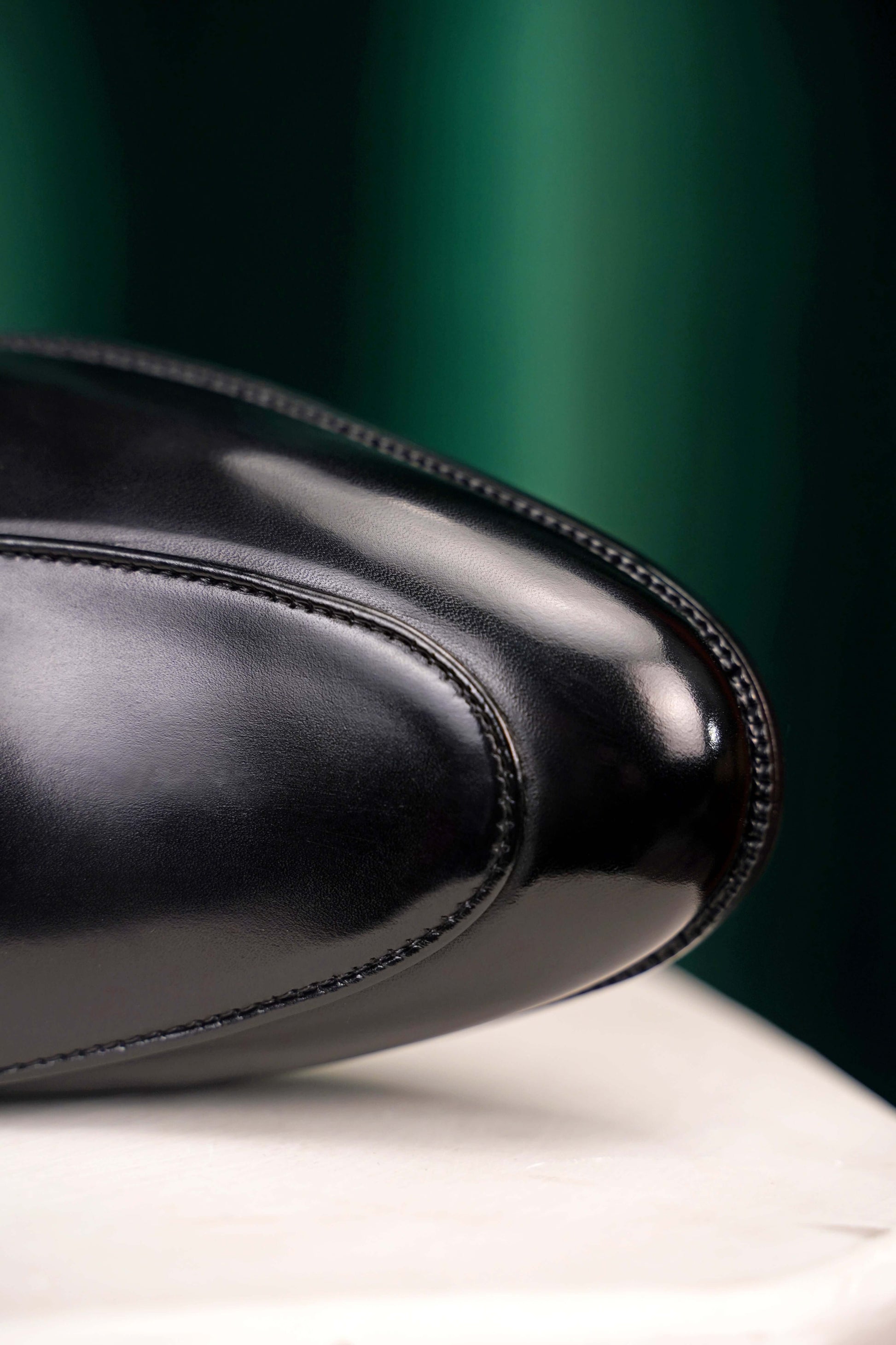 HolloShoe Handmade Black Leather Penny Loafers – close-up of polished toe and refined stitching, showcasing sleek finish and meticulous craftsmanship.