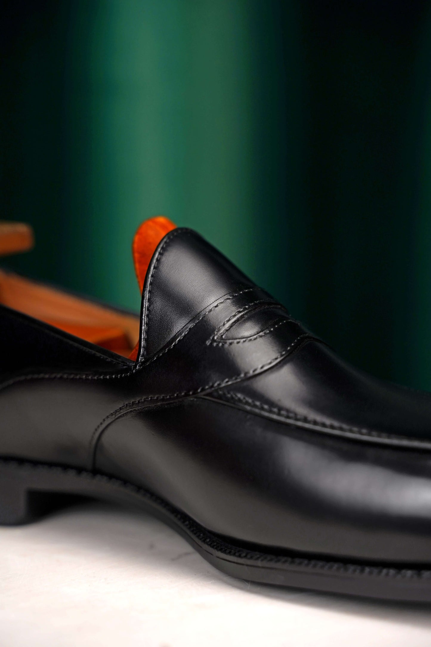 HolloShoe Handmade Black Leather Penny Loafers – close-up of classic penny strap and polished black leather, highlighting understated luxury.