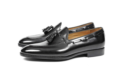 HolloShoe Handmade Black Tassel Leather Loafers – pair on white background, highlighting sleek black polished leather and traditional tassel design.