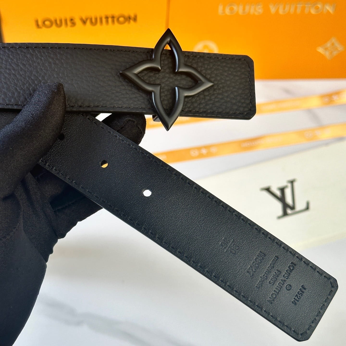 Louis Vuitton LV Women's Bloom Black Taurillon 40mm Reversible Belt - Matte Black Flowergram Buckle