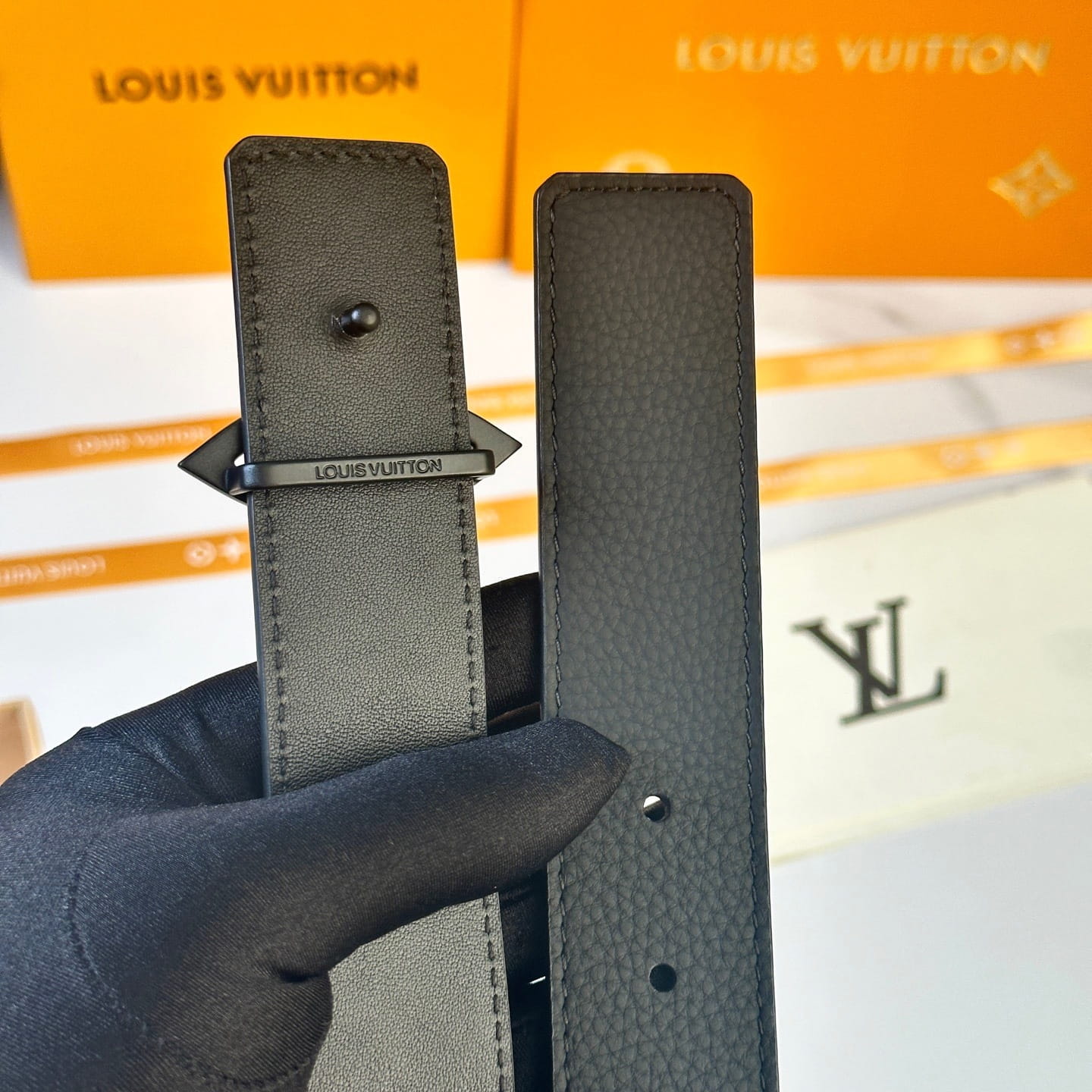 Louis Vuitton LV Women's Bloom Black Taurillon 40mm Reversible Belt - Matte Black Flowergram Buckle