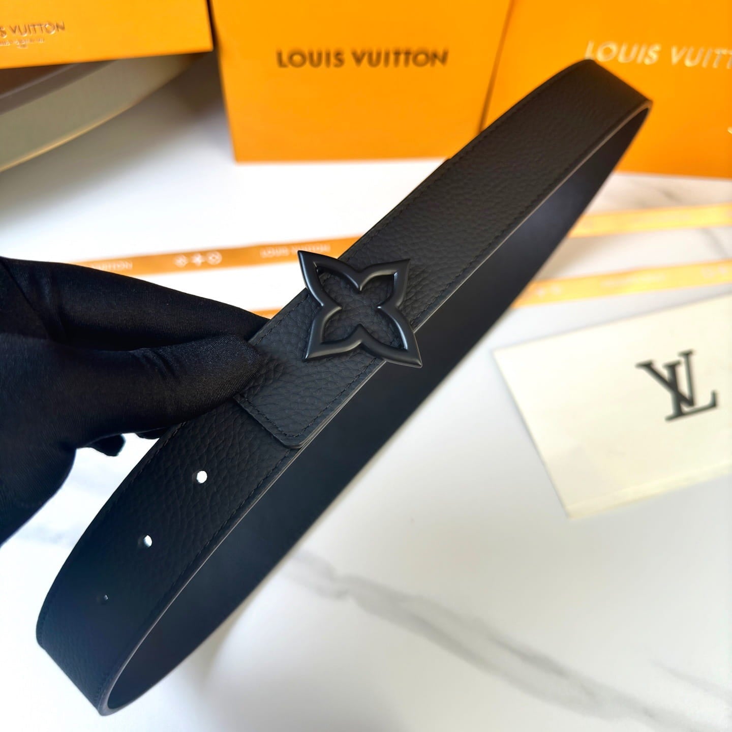 Louis Vuitton LV Women's Bloom Black Taurillon 40mm Reversible Belt - Matte Black Flowergram Buckle