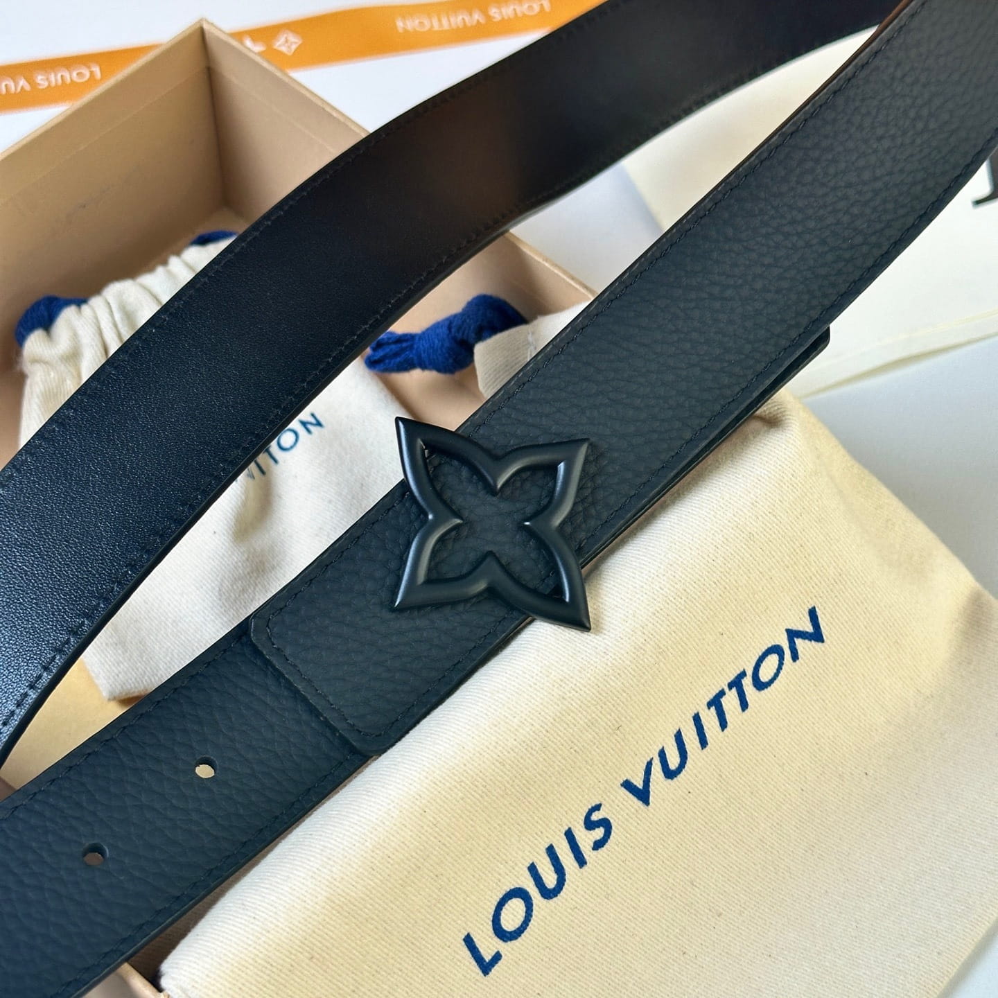 Louis Vuitton LV Women's Bloom Black Taurillon 40mm Reversible Belt - Matte Black Flowergram Buckle