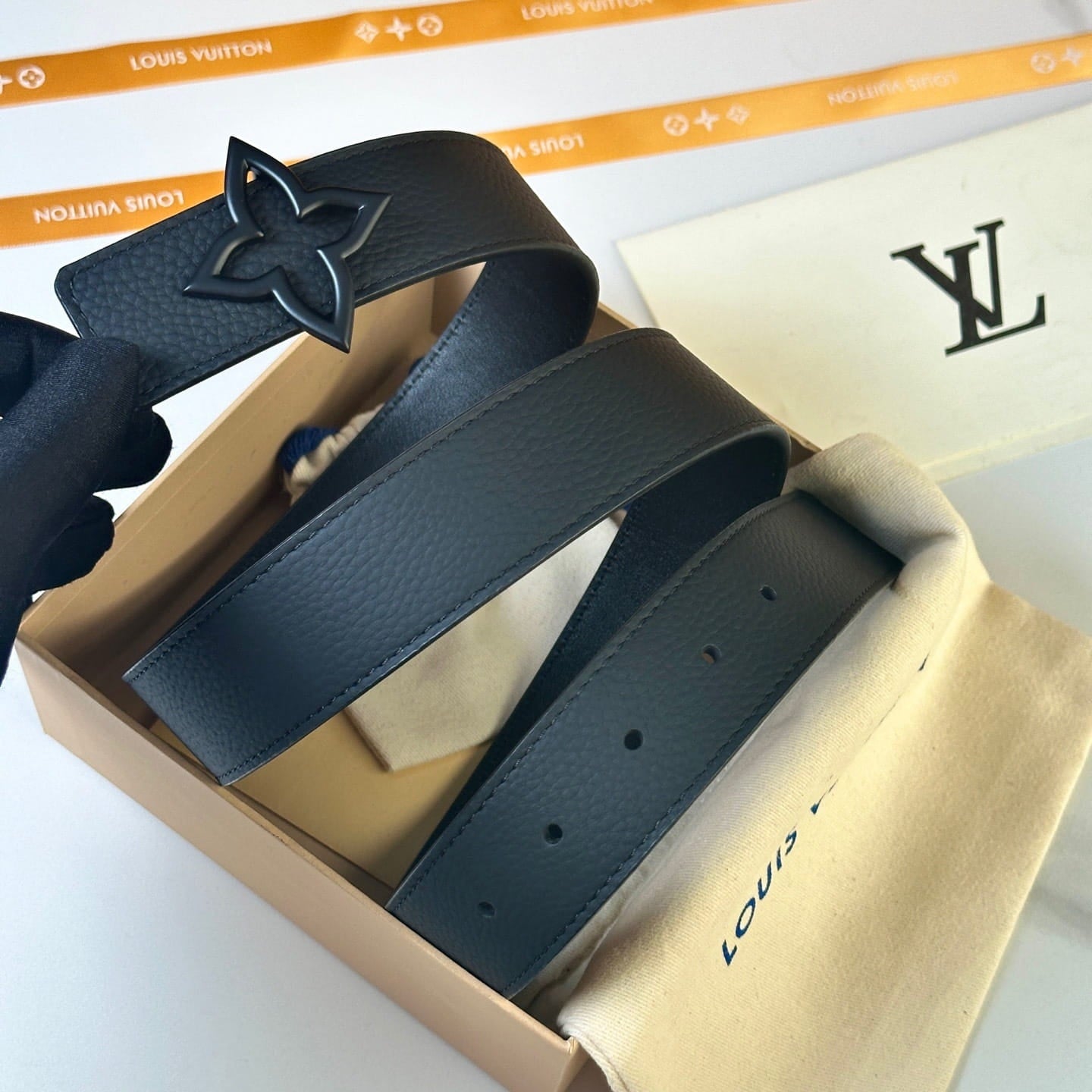 Louis Vuitton LV Women's Bloom Black Taurillon 40mm Reversible Belt - Matte Black Flowergram Buckle