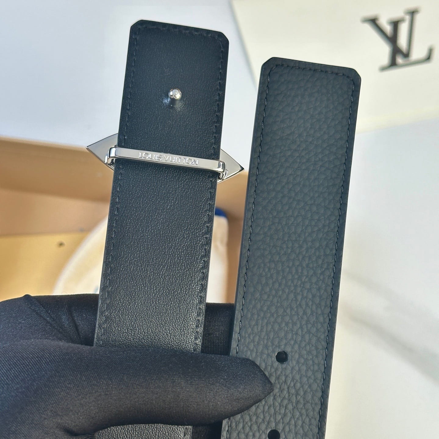 Louis Vuitton LV Women's Bloom Black Taurillon 40mm Reversible Belt - Silver Flowergram Buckle