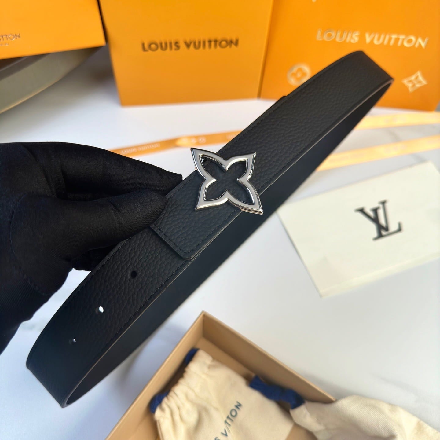 Louis Vuitton LV Women's Bloom Black Taurillon 40mm Reversible Belt - Silver Flowergram Buckle