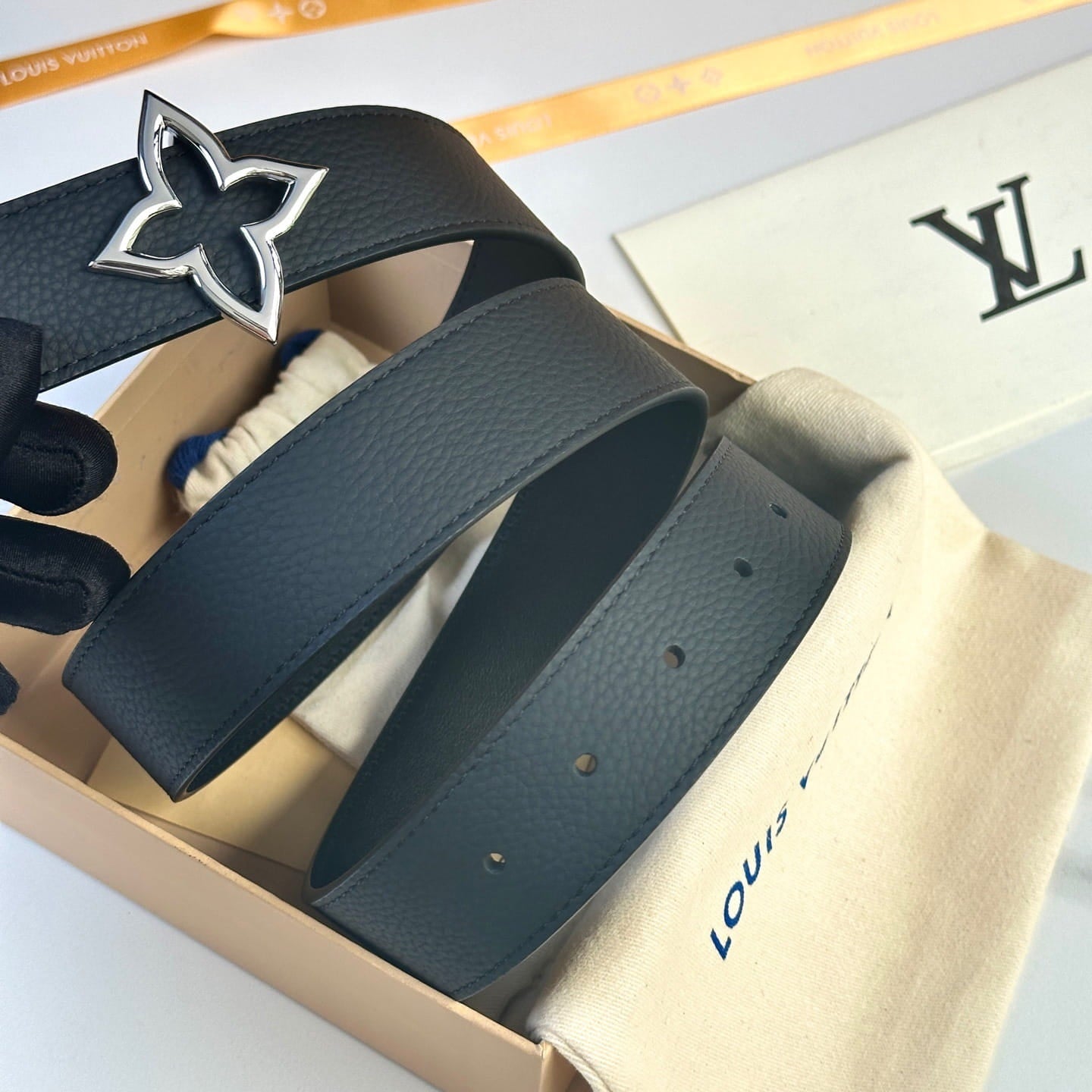 Louis Vuitton LV Women's Bloom Black Taurillon 40mm Reversible Belt - Silver Flowergram Buckle