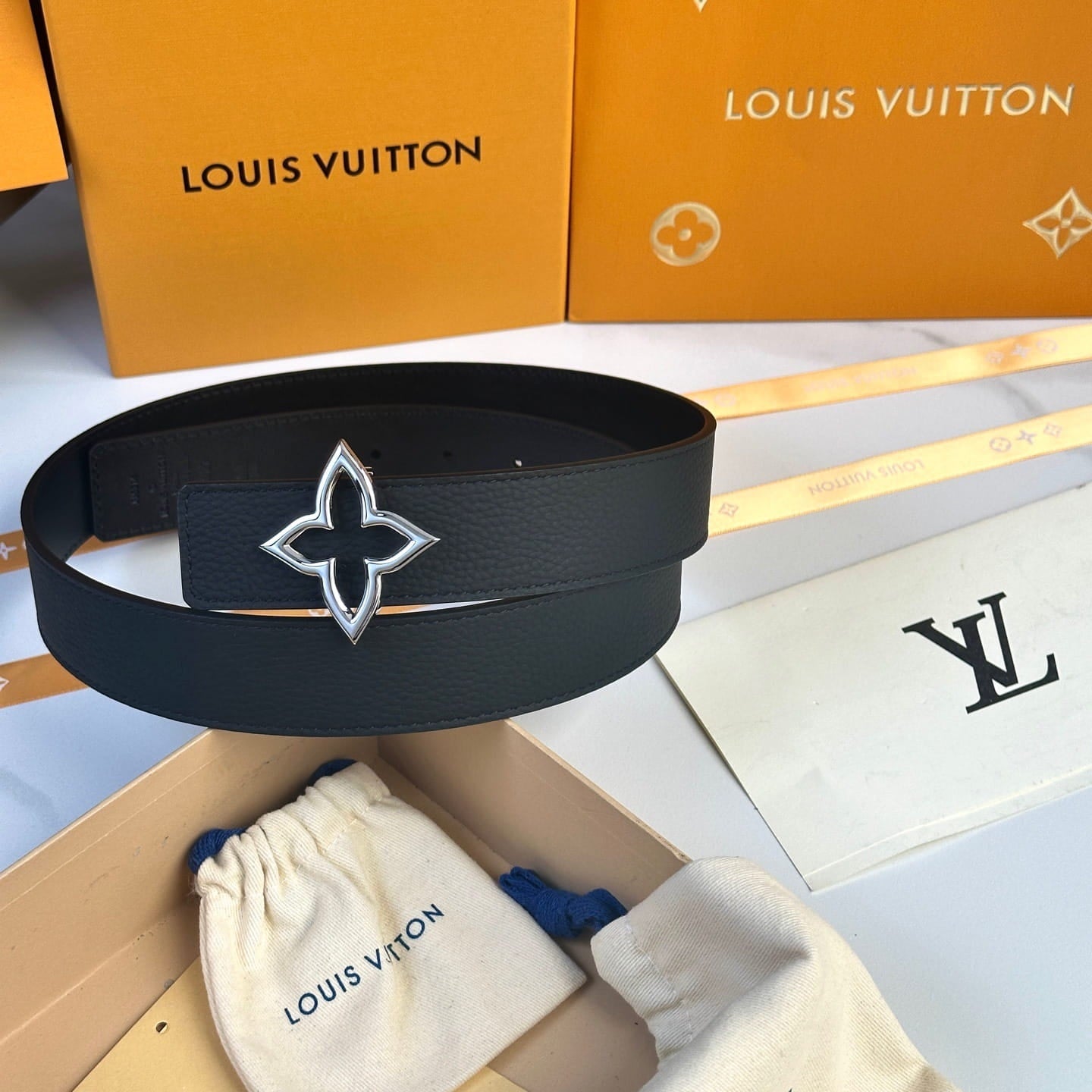Louis Vuitton LV Women's Bloom Black Taurillon 40mm Reversible Belt - Silver Flowergram Buckle