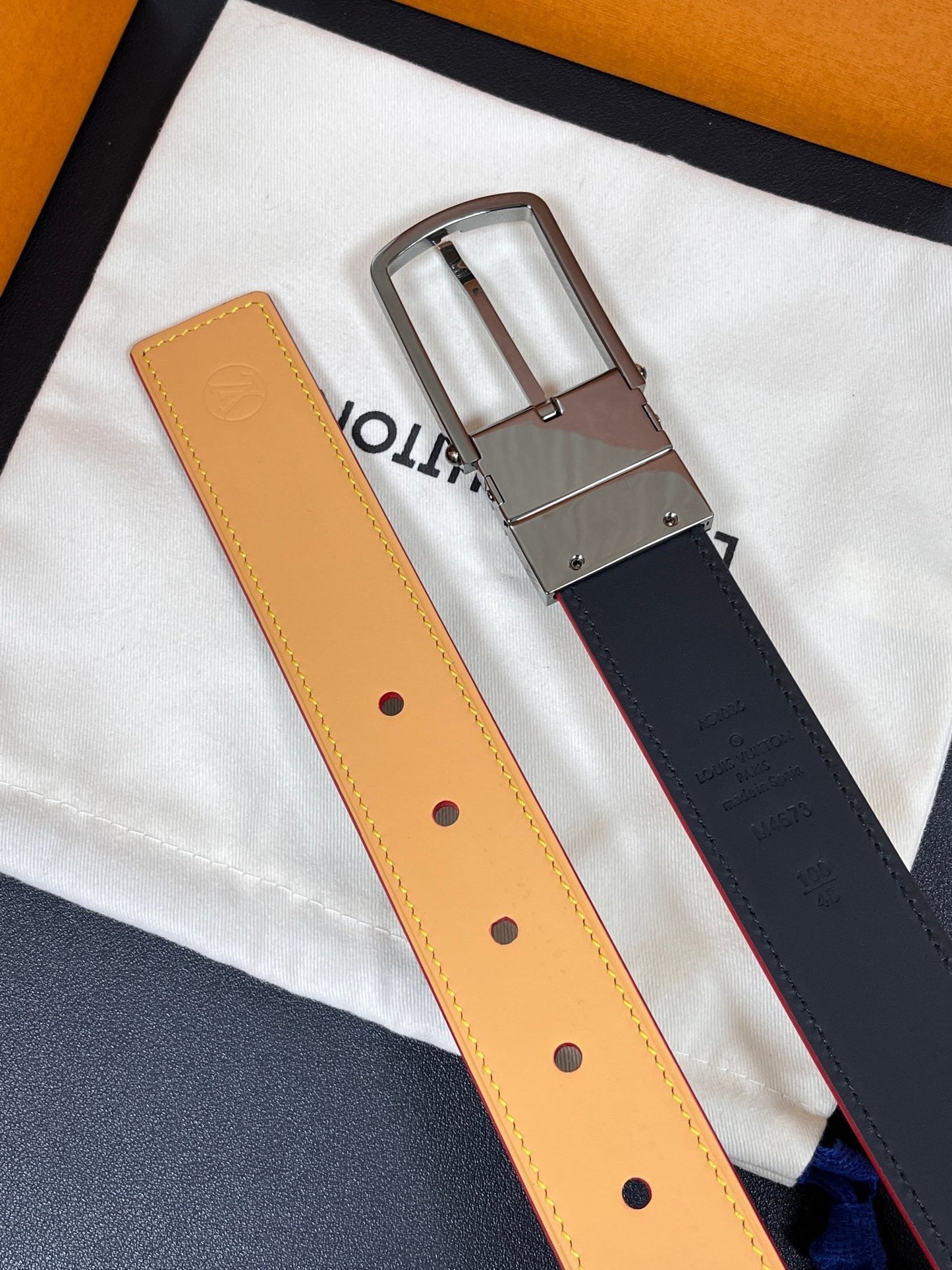 Louis Vuitton LV Corner Pin Trunk 35mm Reversible Belt Vachetta & Black - Gold Buckle