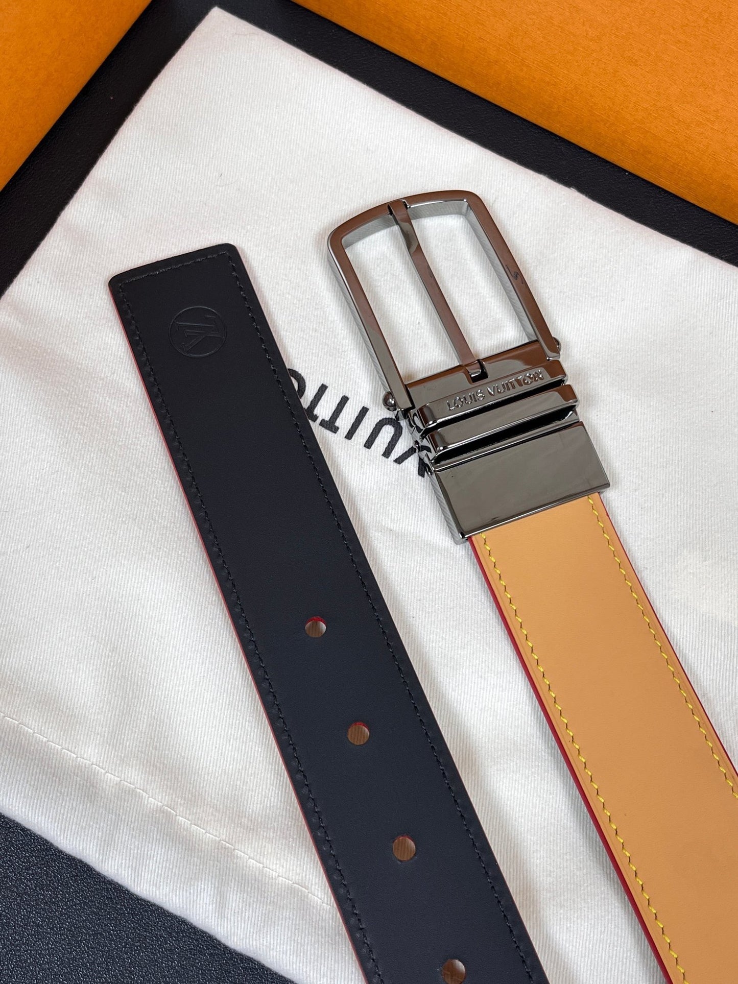 Louis Vuitton LV Corner Pin Trunk 35mm Reversible Belt Vachetta & Black - Gold Buckle