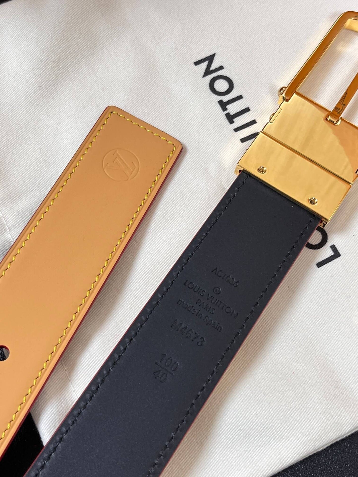 Louis Vuitton LV Corner Pin Trunk 35mm Reversible Belt Vachetta & Black - Gold Buckle