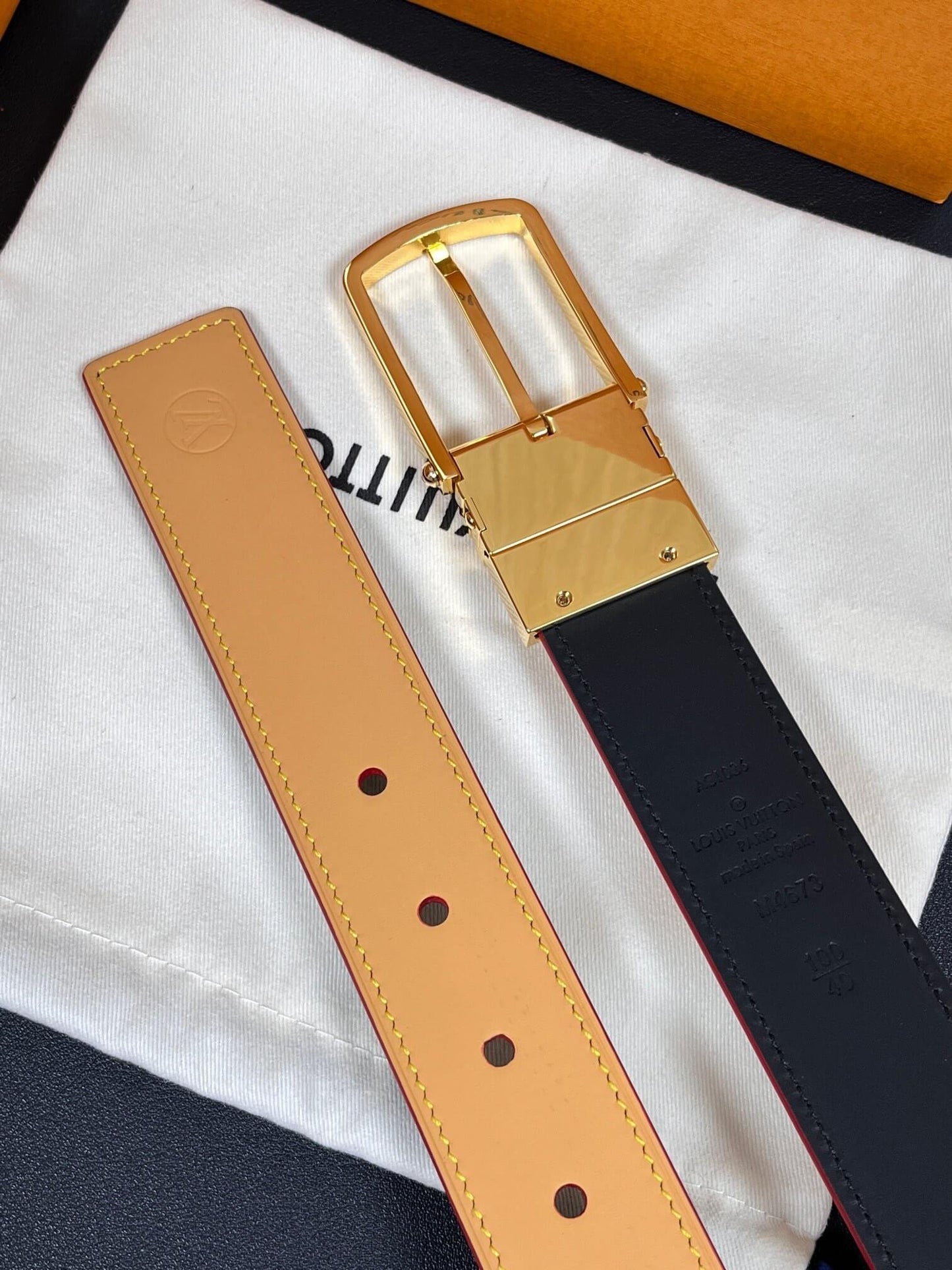Louis Vuitton LV Corner Pin Trunk 35mm Reversible Belt Vachetta & Black - Gold Buckle