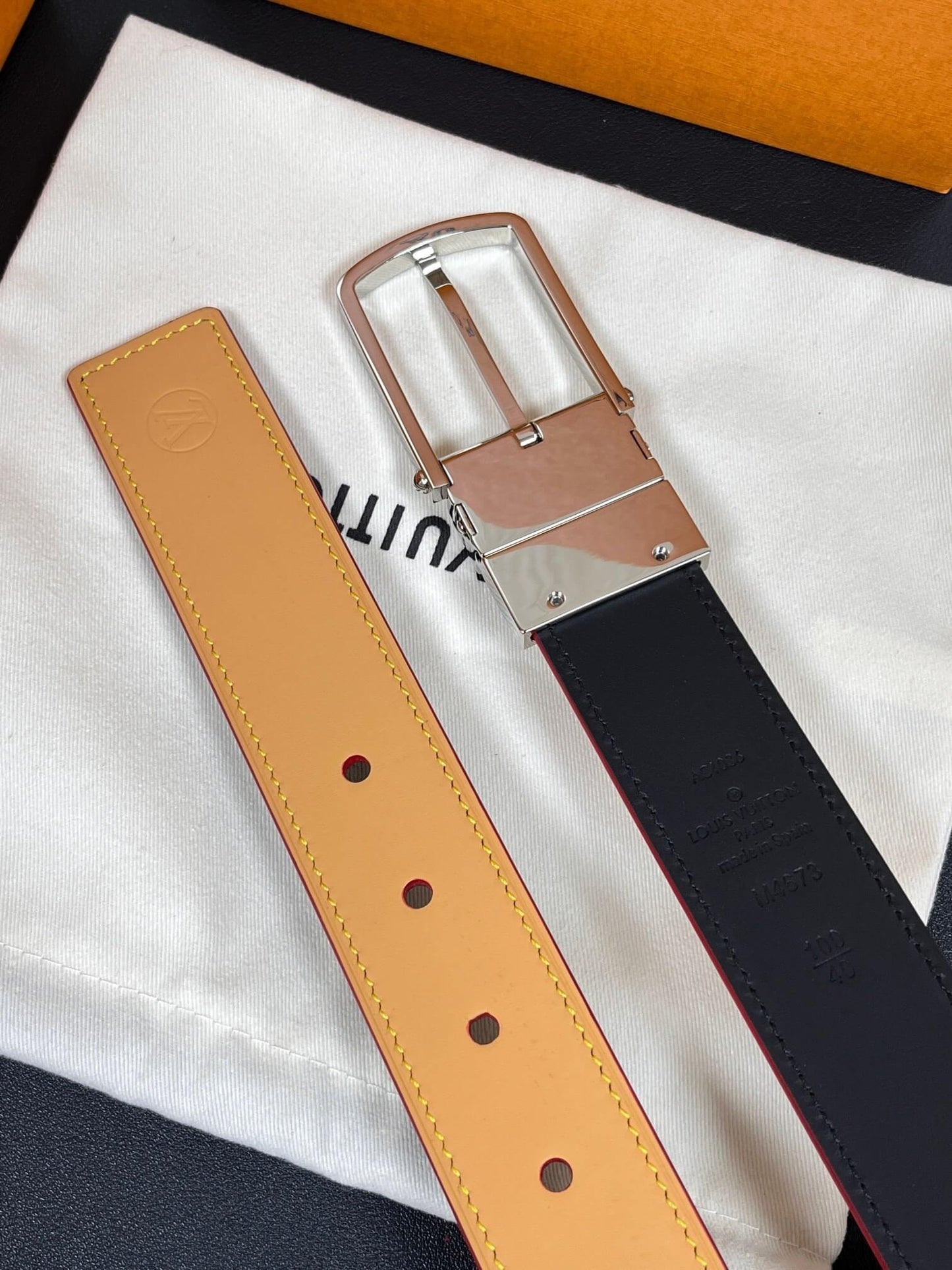 Louis Vuitton LV Corner Pin Trunk 35mm Reversible Belt Vachetta & Black Silver Buckle