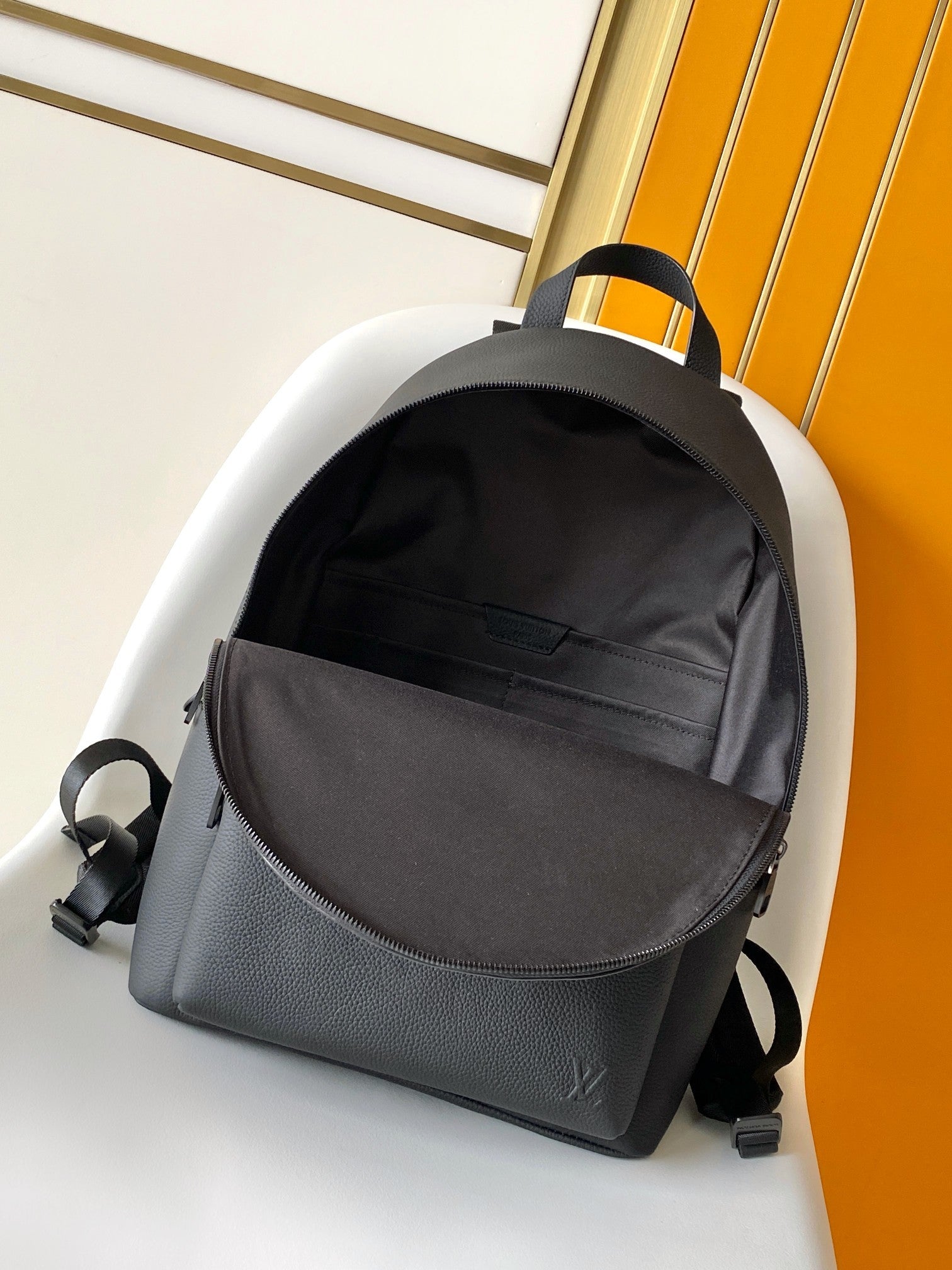 Louis Vuitton LV Men's Black Discovery Work Backpack PM – HolloShoe