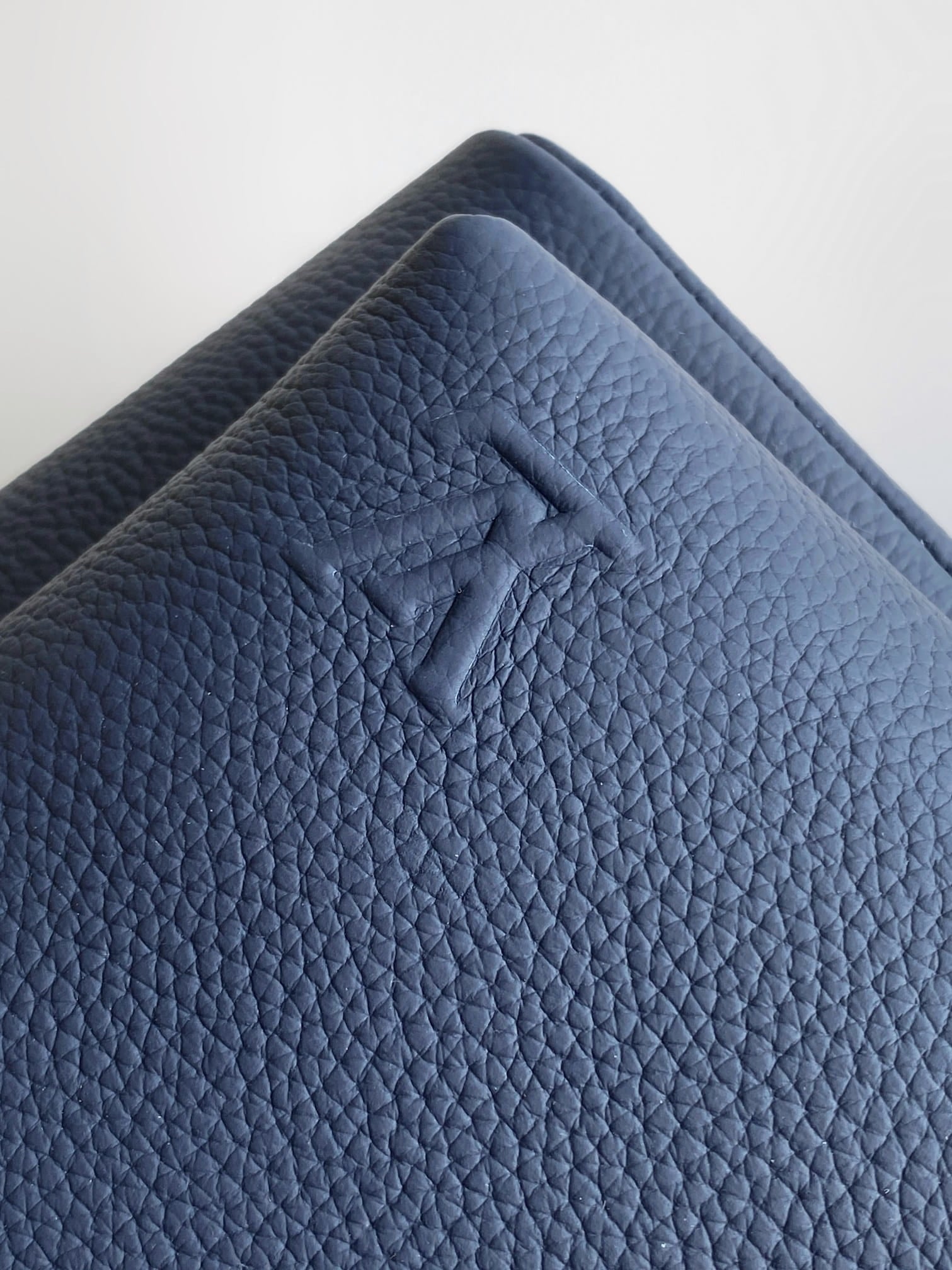 Louis Vuitton LV Men's Navy Discovery Work Backpack PM – HolloShoe