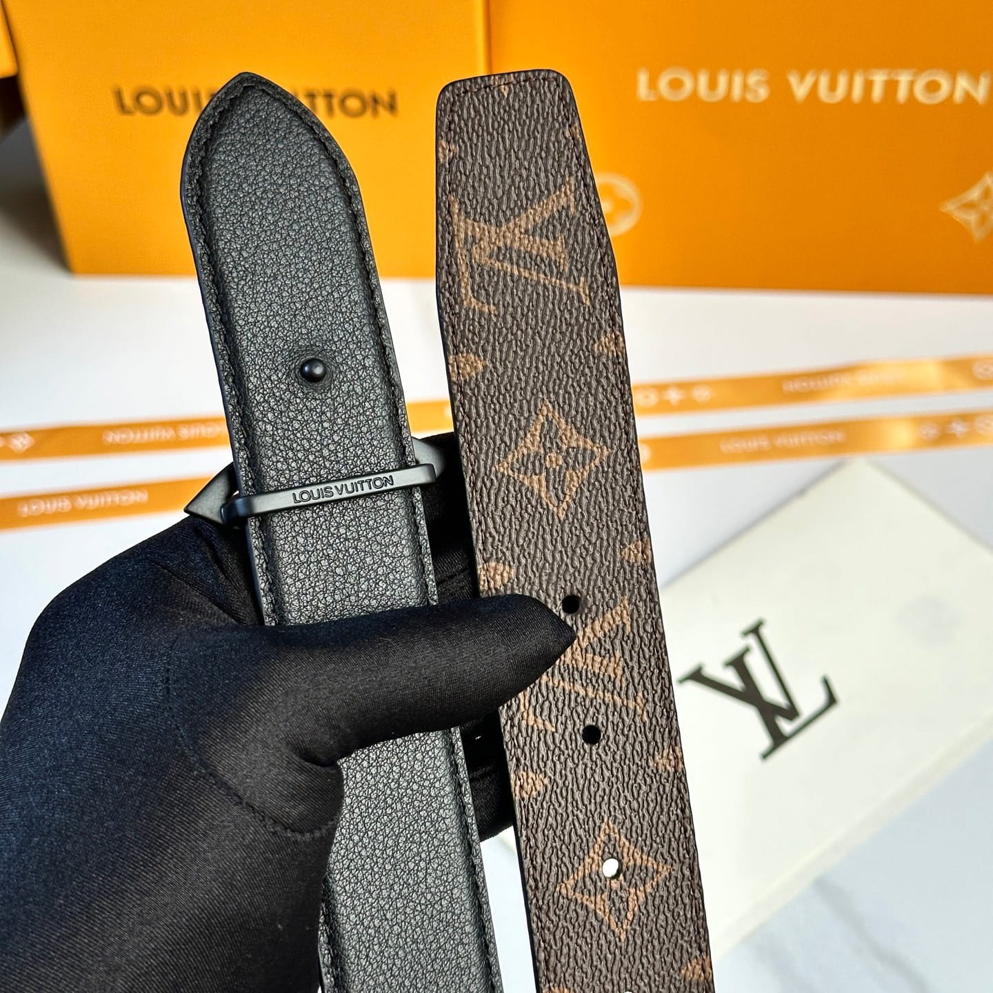 Louis Vuitton LV Women's Monogram Canvas 30mm Reversible Belt - Matte Black Flowergram Buckle
