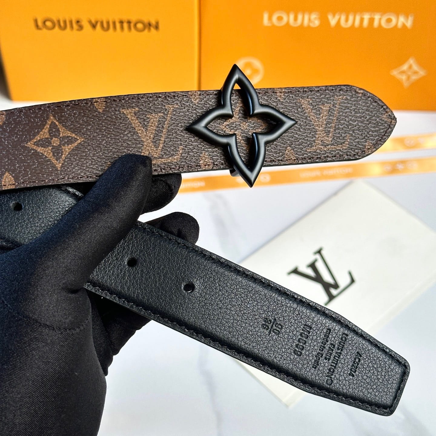 Louis Vuitton LV Women's Monogram Canvas 30mm Reversible Belt - Matte Black Flowergram Buckle