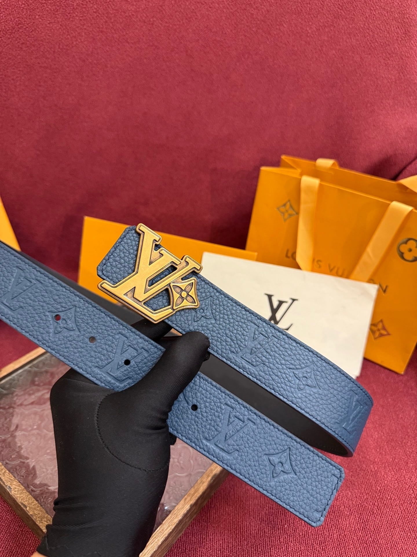 Louis Vuitton Mineral Blue Leather LV Monogram 40mm Reversible Belt