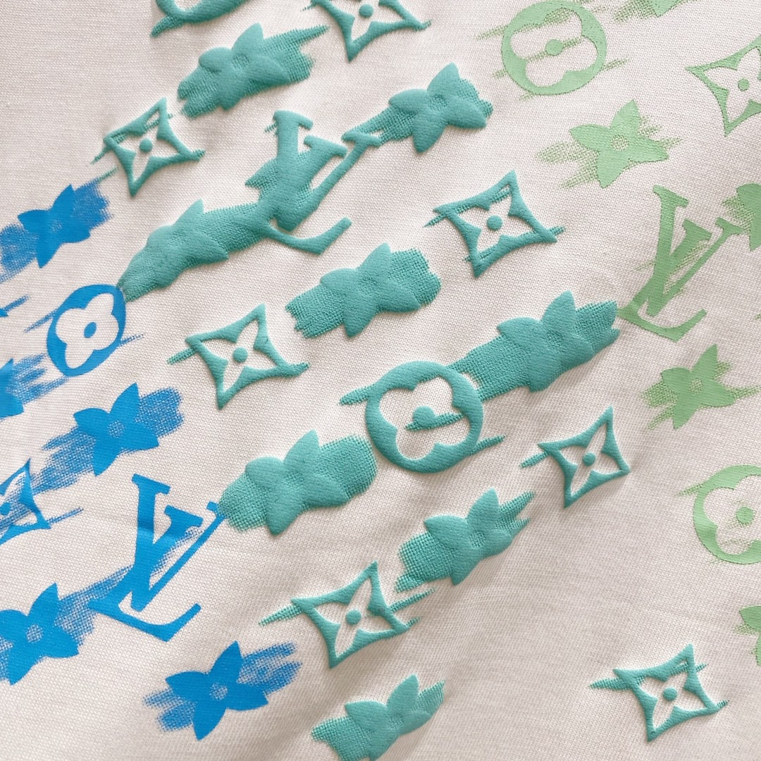 Louis Vuitton Monogram Felt T-Shirt – Off-White Multicolor Gradient