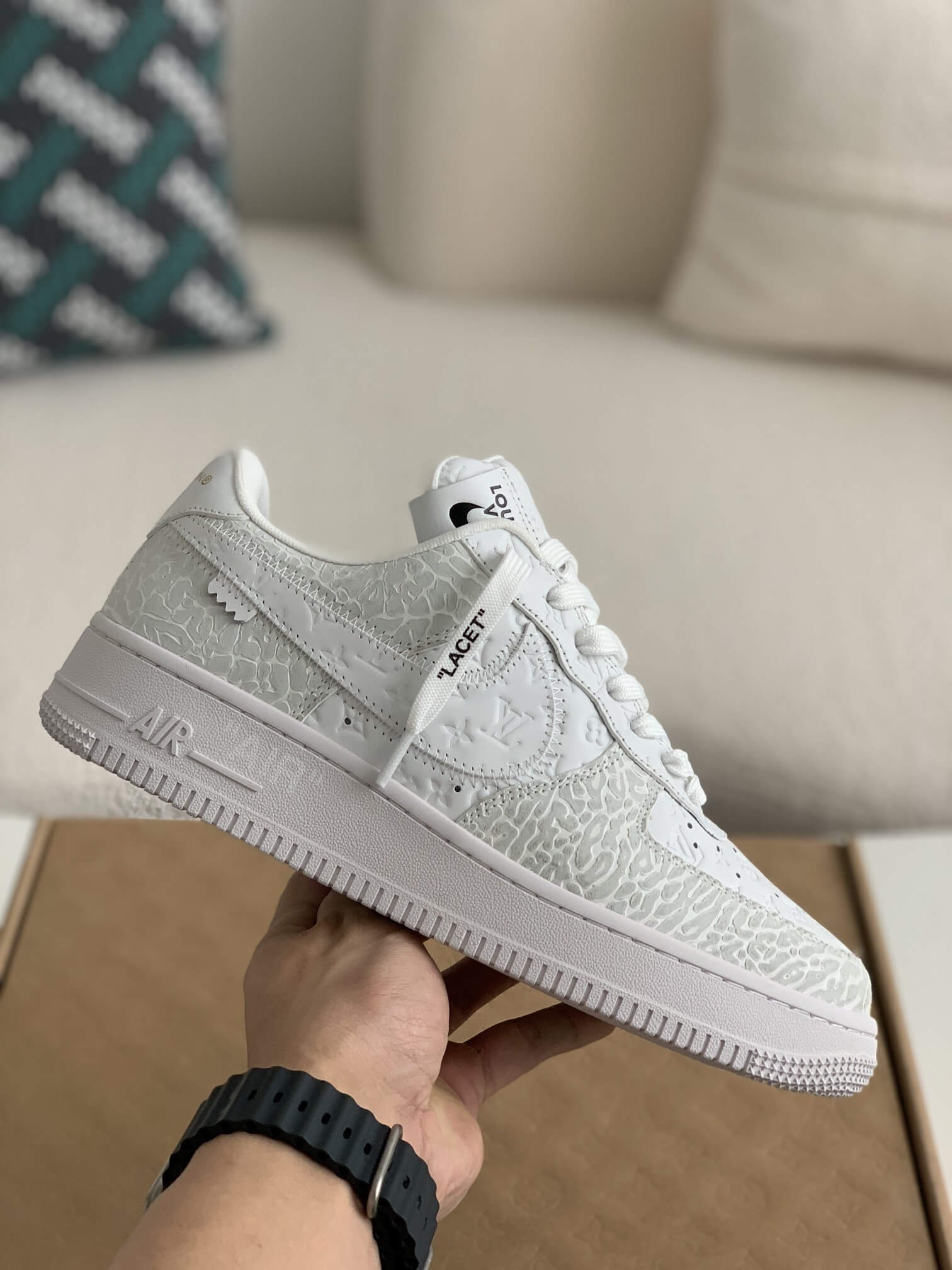 LOUIS VUITTON ルイヴィトン ×NIKE AIR FORCE 1 LOW ナイキ モノグラム レザーローカットスニーカー ホワイト/ブルー 1A9VAO MS0232 Louis Vuitton x Nike Air Force 1 Low – White Monogram Leather