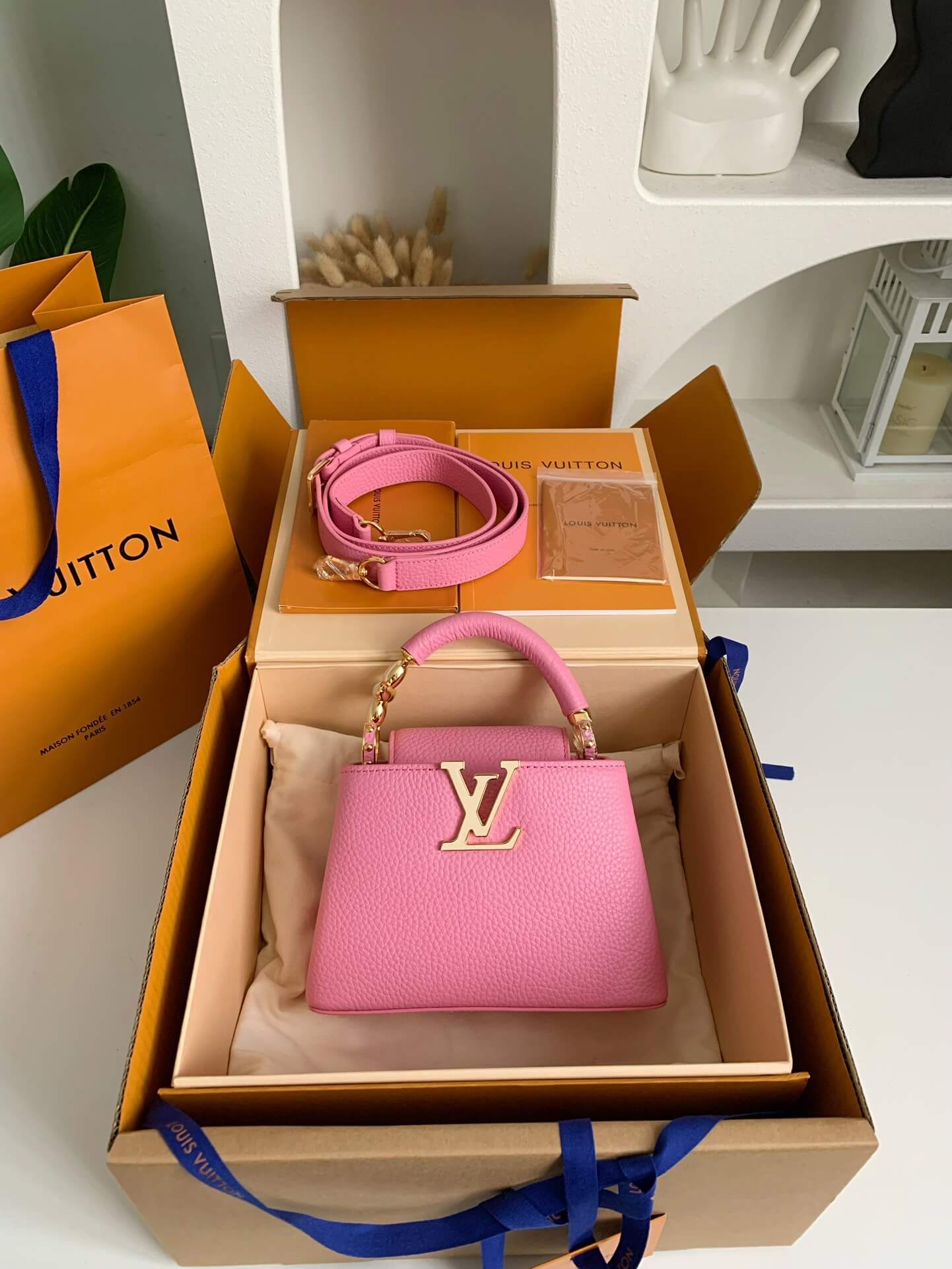 Louis Vuitton LV Capucines Mini "Pink"