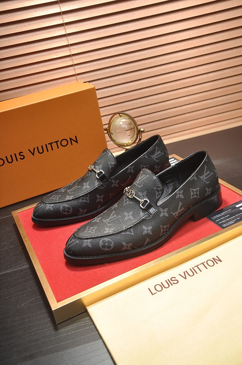 Louis Vuitton LV Grained Leather Horse-Bit Loafer