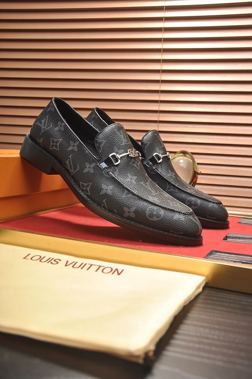 Louis Vuitton LV Grained Leather Horse-Bit Loafer