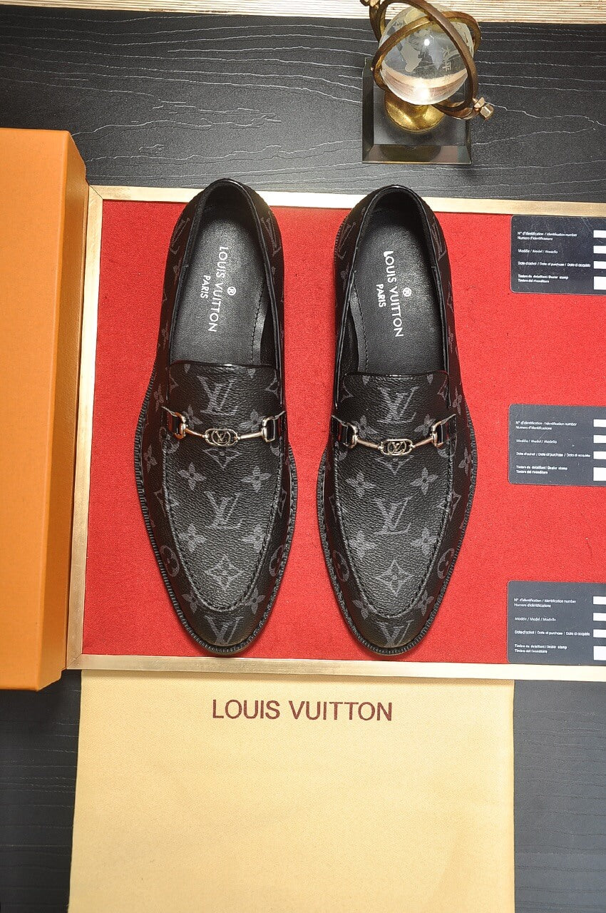 Louis Vuitton LV Grained Leather Horse-Bit Loafer