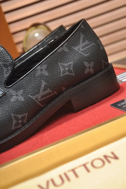 Louis Vuitton LV Grained Leather Horse-Bit Loafer