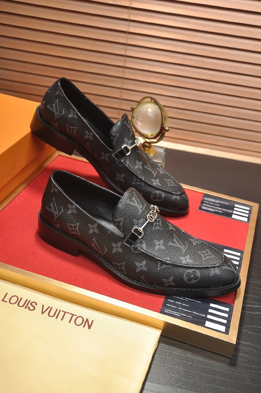 Louis Vuitton LV Grained Leather Horse-Bit Loafer